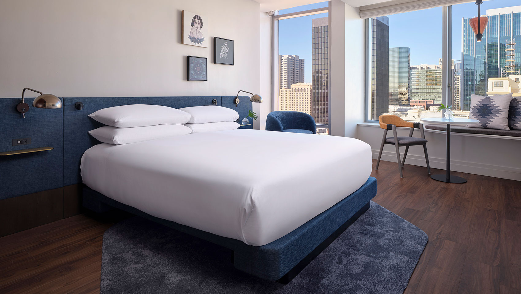 Alma Guestroom with city view